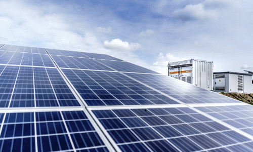 imagen de paneles solares y almacenamiento